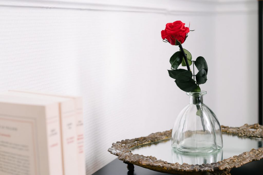 Rose éternelle avec vase